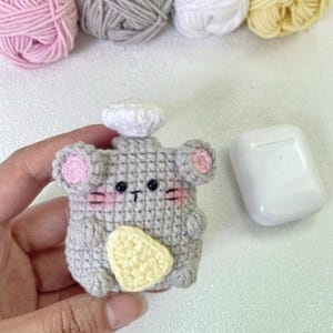 Modello all'uncinetto per custodia Airpods Mouse, Tutorial PDF su come realizzare all'uncinetto una graziosa custodia, Modello inglese per una graziosa mini borsa Chef Mouse, Custodia Airpod all'uncinetto