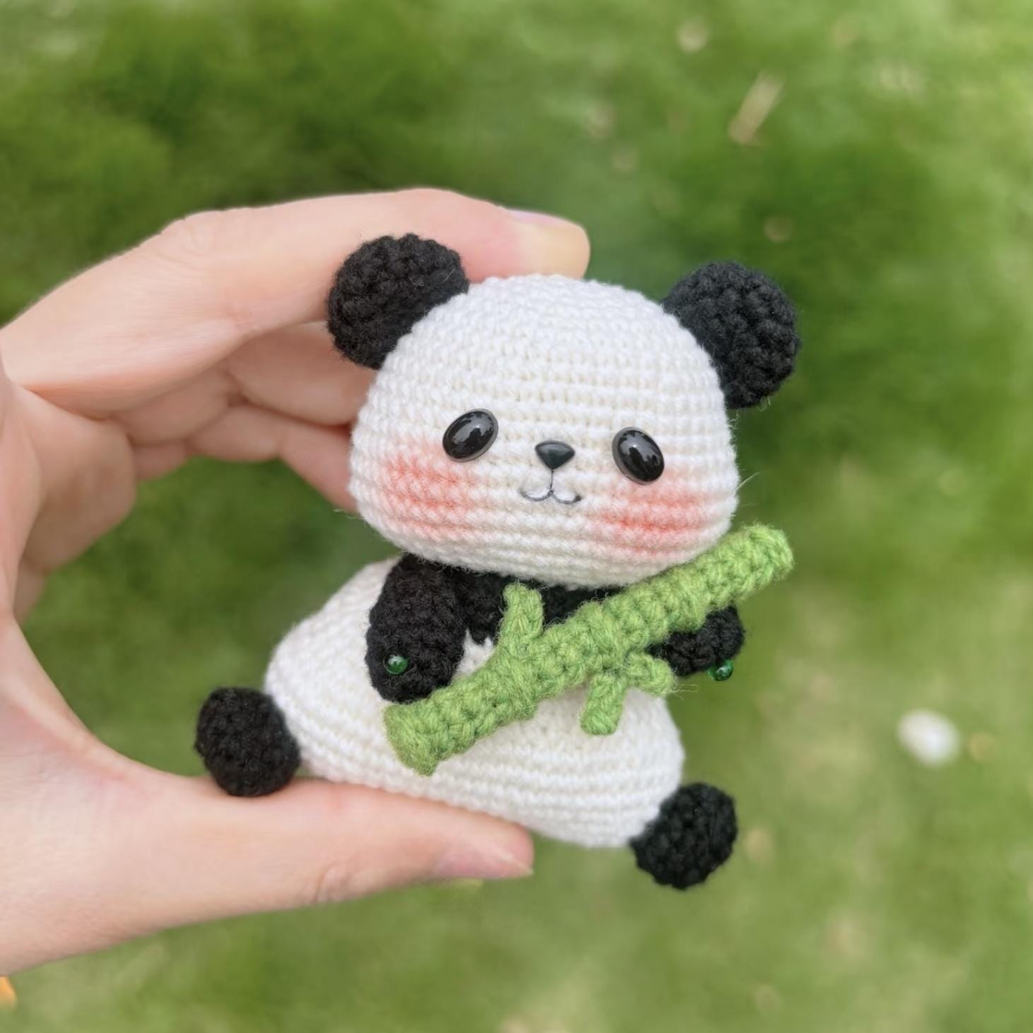 パンダの竹編みPDFパターン、かわいいパンダの編みぐるみ