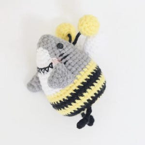 Bee Shark Crochet PDF Pattern, Cute Crochet Baby Shark Amigurumi Tutorial, Funny Shark Keychain Crochet Pattern, Cute Animal Crochet Pattern