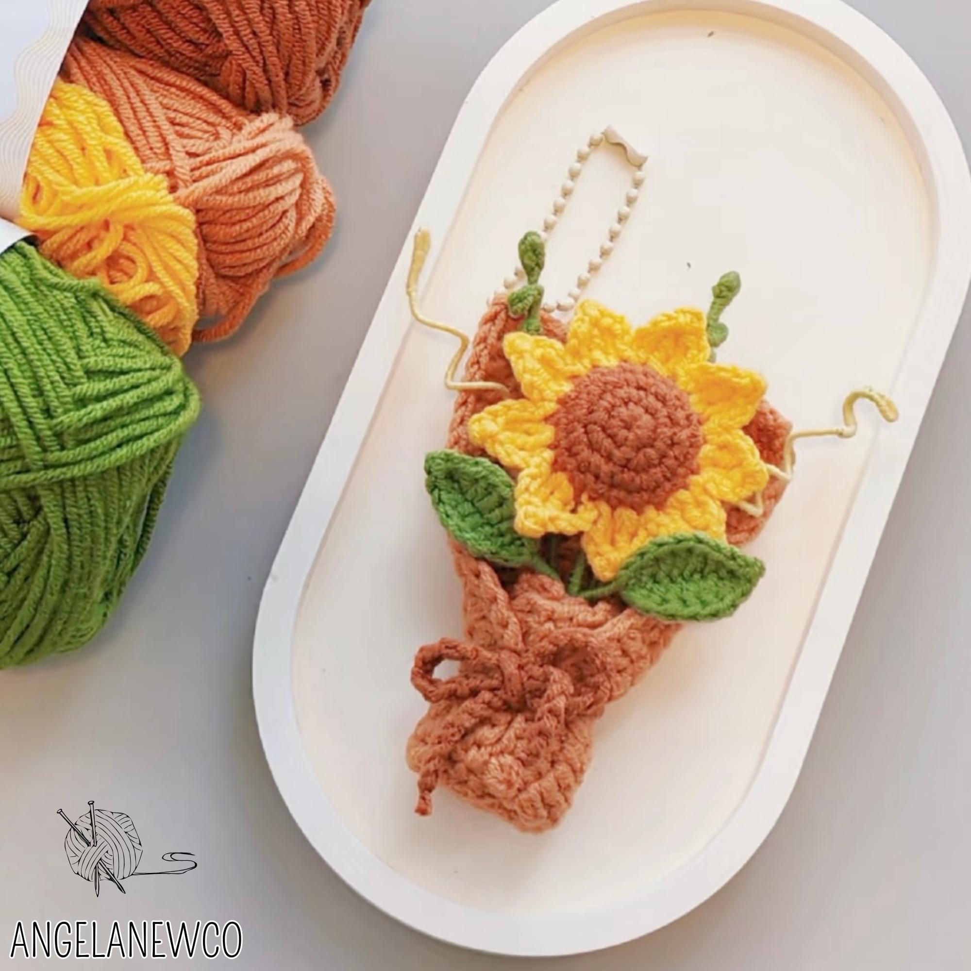 Crochet Mini Sunflower Bouquet Keychain PDF Pattern, No sew Crochet Pattern, Mini Sunflower Amigurumi Tutorial, Hanging Bouquet Crochet