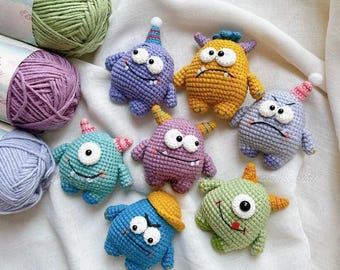 Mini mostri all&#39;uncinetto in PDF, tutorial all&#39;uncinetto per Halloween con set di mostri, grazioso portachiavi amigurumi con mostro, dolce uncinetto per Halloween