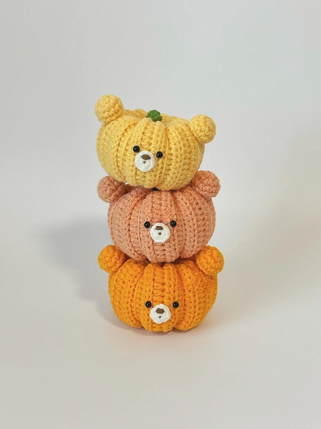 可愛いハロウィンくまさん編みぐるみ❣️おばけとかぼちゃ付き❣️ ハロウィンかぼちゃのクマのかぎ針編みパターン、ハロウィン用の