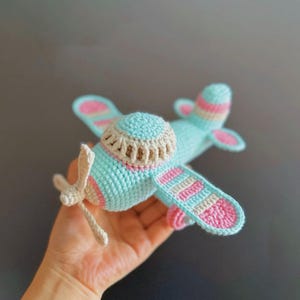 Schema PDF per aereo all'uncinetto, giocattoli fatti a mano all'uncinetto, schema PDF per aereo Amigurumi, schema all'uncinetto senza cuciture, regalo di giocattoli di filato imbottiti all'uncinetto