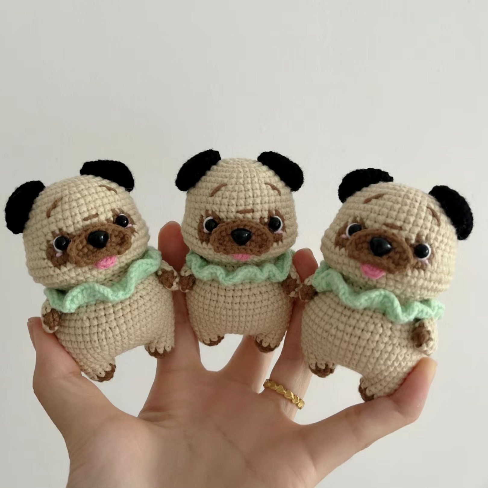かわいいパグ犬のかぎ針編み PDF パターン、縫わないかぎ針編み