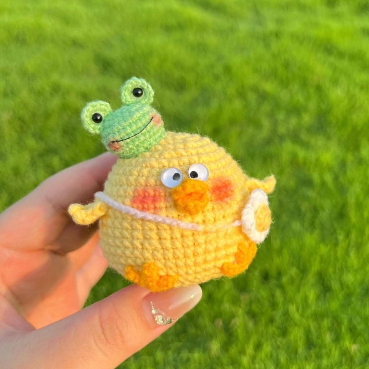 かぎ針編みの丸いひよこキーホルダー PDF パターン、かわいいひよこと