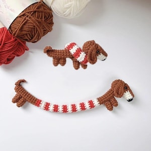 Patrón PDF de crochet para perro salchicha navideño - Lindo colgante de bolso de perro salchicha amigurumi - Tutorial fácil de crochet para decoración de adornos navideños
