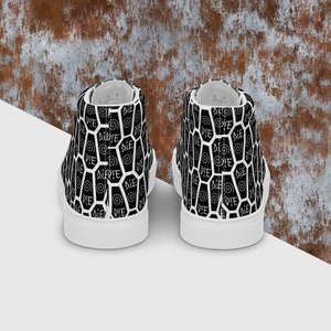 Men’s high top canvas shoes