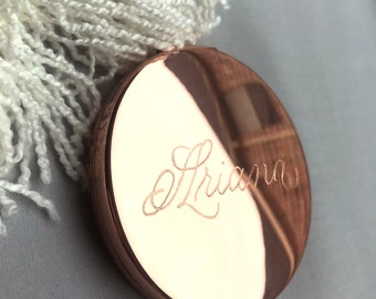 Miroir compact gravé calligraphie or - Cadeau pour maman, soeur, meilleure amie, demoiselles d'honneur, EVJF, cadeau personnalisé, fête des mères