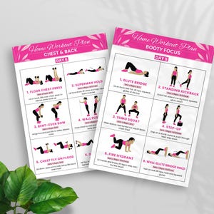 Puede incluir: Dos hojas rosas y blancas de "Home Workout Plan" con diagramas de ejercicios. Una se enfoca en ejercicios de pecho y espalda, la otra en el enfoque de gl&uacute;teos. Cada hoja tiene un dise&ntilde;o floral e instrucciones de ejercicios.