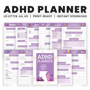 Może przedstawiać: Zestaw drukowanych planerów ADHD w rozmiarach US Letter, A4 i A5. Planery zawierają sekcje do codziennych zadań, wyznaczania celów i refleksji, z fioletowo-białą kolorystyką. Tekst "ADHD PLANNER" jest wyraźnie widoczny.