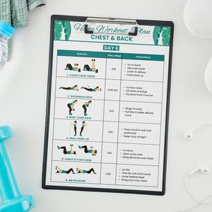Peut inclure: Un presse-papiers noir avec un plan d'entra&icirc;nement intitul&eacute; "Poitrine & Dos" et "Jour 6". Le plan comprend des exercices comme le d&eacute;velopp&eacute; couch&eacute; au sol, la tenue de superman, l'exercice de l'aviron pench&eacute;, les pompes murales, le d&eacute;velopp&eacute; couch&eacute; au sol et le pullover DB.