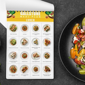 Peut inclure: Une feuille blanche avec un en-t&ecirc;te jaune et vert qui indique "Gallstone Meal Plan Lunch". La feuille est divis&eacute;e en une grille de 16 cases, chacune contenant une photo d'un repas de midi diff&eacute;rent. Les repas comprennent des salades, des soupes, des wraps et d'autres options saines.
