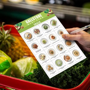 Peut inclure: Une feuille de papier blanche avec un plan de repas pour les personnes souffrant de calculs biliaires. Le plan est intitul&eacute; "Gallstone Meal Plan Snack" et pr&eacute;sente une grille de 16 options de collations diff&eacute;rentes avec des photos de chaque collation. Les collations comprennent du fromage faible en gras avec des raisins, du houmous avec du concombre et une pomme au four avec de la cannelle.