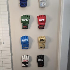 Glove Wall Mount For UFC MMA Signed Autographed Gloves Damage-Free No Drilling / Apartment