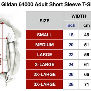 K&ouml;nnte beinhalten: Bild eines Gildan 64000 Adult Short Sleeve T-Shirts mit Gr&ouml;&szlig;entabelle. Die Tabelle zeigt Ma&szlig;e in Zoll und cm f&uuml;r Breite und L&auml;nge. Die Gr&ouml;&szlig;en reichen von Small (46 cm Breite, 69 cm L&auml;nge) bis 3X-Large (71 cm Breite, 81 cm L&auml;nge).