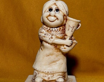Vintage 1976 Statue by Russ Berrie "World's Best Mother"  No. 766 Mother's Day