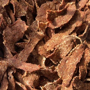 Hemgjord söt och kryddig nötfärsbiff | Proteinrik snacks | Rökt nötfärsbiff i liten sats