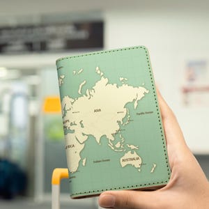 Personalisierte Weltkarte 1 Leder Passhülle - Weltkarte Kollektion - Passinhaber - Passport Brieftasche - Reisegeschenk für Ihn Sie