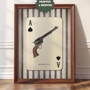 Revolver Playing Card Poster, Ace of Spades Wandkunst, Western Poster, Cowboy Pistole Druck, Rustikales Americana Dekor, Hergestellt in den USA #7912