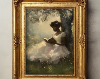 Könnte beinhalten: Ein gerahmtes Gemälde einer Frau in einem weißen Kleid, die in einer Waldlandschaft ein Buch liest. Das Gemälde ist in einem goldenen Rahmen und hat eine weiche, verträumte Atmosphäre.