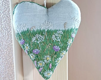 Handmade linen sachet filled with lavender, Hand-embroidered scented bag, Heart-shaped home decoration, aroma gift