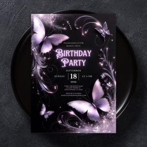 Invito alla festa di compleanno con farfalla floreale viola e nera / Invito di compleanno con farfalla viola / Invito con farfalla magica modificabile / Canva