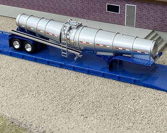 1/64 Silver DCP Polar Deep drop trailer with blue frame and pinstripes