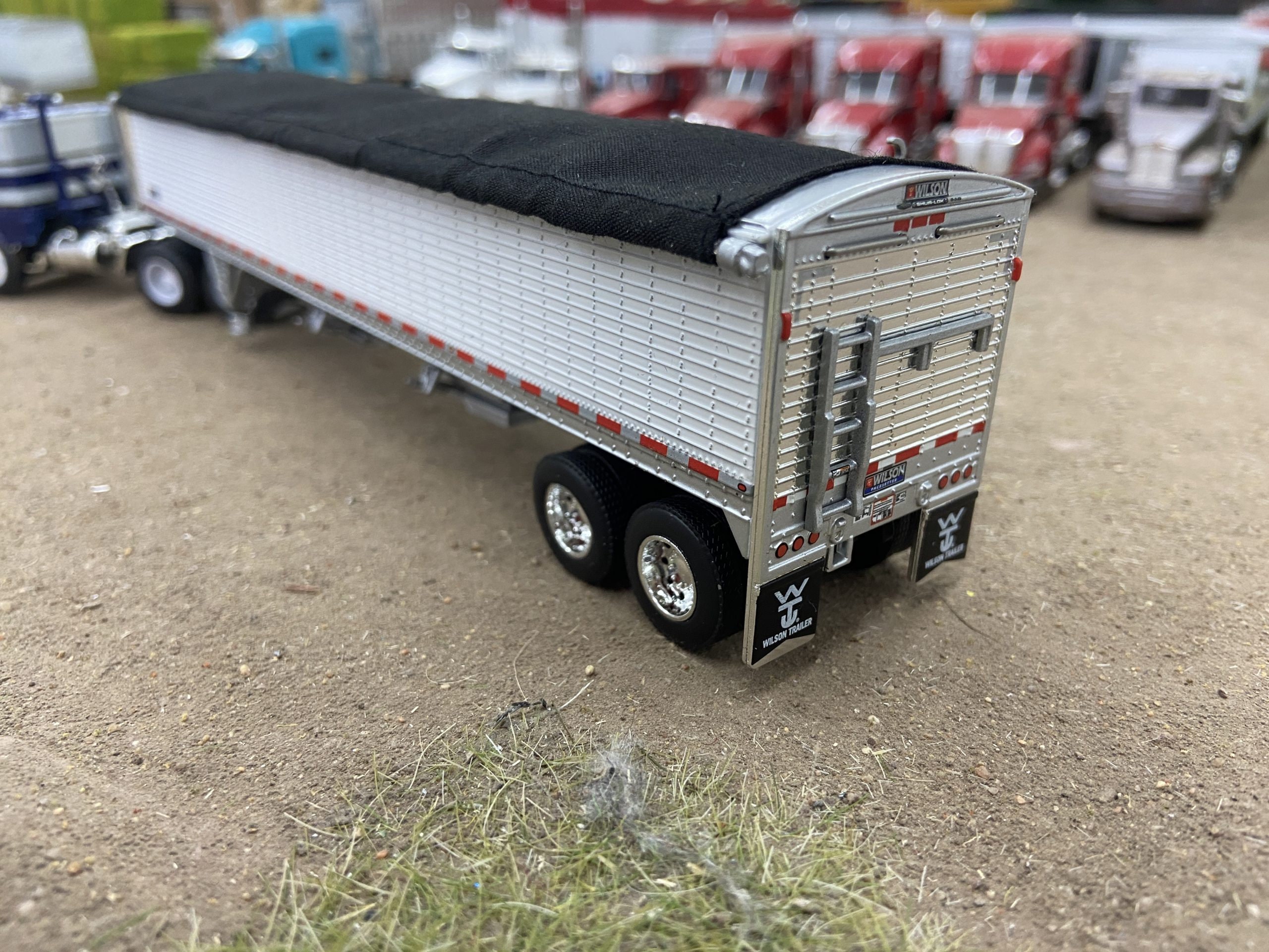 1/64 DCP Wilson Hopper Trailer
