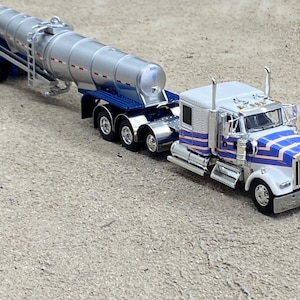 1/64 DCP Kenworth W900 with Polar deep drop trailer 601802