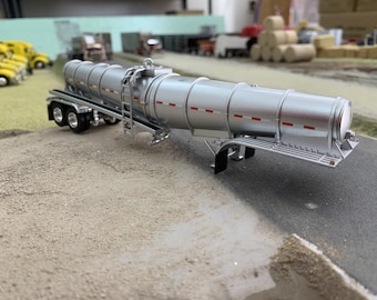 1/64 Silver DCP Polar Deep drop trailer