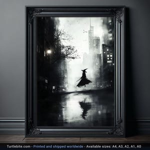 Hexe Wand Kunst, Moderne Hexe schwebend in einem Noir Stadtbild, Gothic Wohnkultur, Dark Fantasy Surreal Schwarz und Weiß Poster Druck