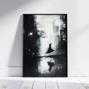 Stampa da parete raffigurante una strega, una strega moderna che levita in un paesaggio urbano noir, un arredamento gotico per la casa, un poster in bianco e nero surreale fantasy dark.