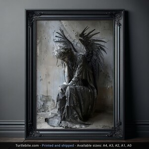 Ethereal Dark Art Print, Gebrochener Engel in Gedanken verloren Poster für Gothic Home Decor, Dark Moody Kunstwerk gedruckt und versandt, Gruselige Geschenke