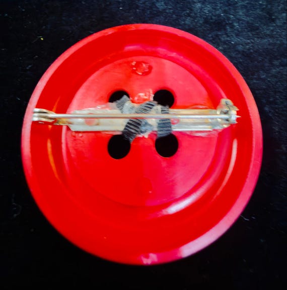 VTG Oversized Red Button Brooch Pin Novelty Sewing Button Retro Pop Art View 3