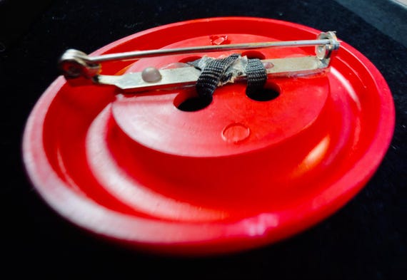 VTG Oversized Red Button Brooch Pin Novelty Sewing Button Retro Pop Art View 4