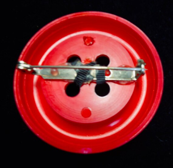 VTG Oversized Red Button Brooch Pin Novelty Sewing Button Retro Pop Art View 2