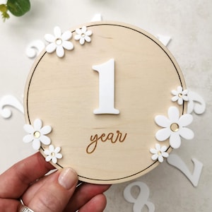 Tarjetas de hitos con margaritas, disco mensual con flores para niña, accesorio fotográfico para recién nacidos, crecimiento de niña, letreros de mes para bebé con margaritas, estilo boho de madera