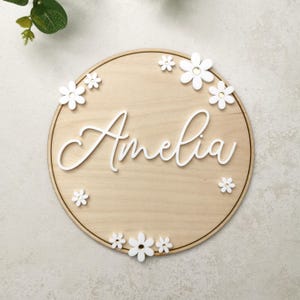 Letrero de nacimiento con flor de margarita, anuncio de nacimiento de niña, anuncio de nacimiento de madera con margarita, letrero con nombre personalizado, placa con nombre de nacimiento de bebé
