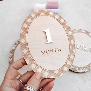 Baby Meilensteinkarte, Monatlicher Meilenstein für Junge, Meilensteinkarte für Baby, Monatliches Zeichen, Baby Meilensteinkarte aus Holz, Monatliches Zeichen