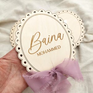 Placa con nombre estilo boho con lazo, lazo de cinta de encaje, tarjetas de hitos intercambiables, nombre personalizado, marcador de hito mensual del bebé