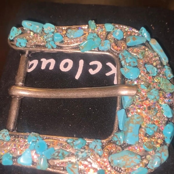 Women’s rhinestone and turquoise belt buckle