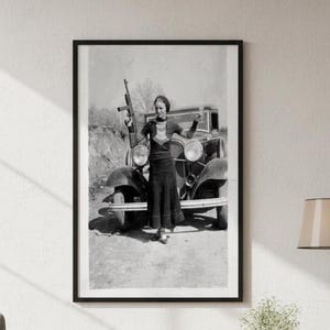 Póster de chica gánster de los años 30 – Lámina vintage de la época del crimen de Bonnie y Clyde (Descarga imprimible) imagen 3