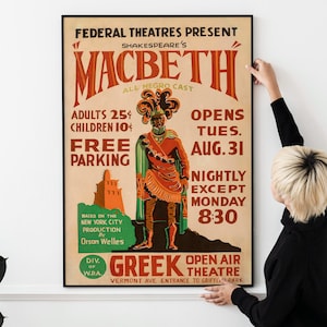 Puede incluir: Un cartel vintage que anuncia una producción de Macbeth de Shakespeare por los Federal Theatres. El cartel presenta una imagen en blanco y negro de un hombre con un disfraz, con el texto "Macbeth" en letras rojas grandes. El cartel también incluye el texto "All Negro Cast" y "Opens Tues. Aug. 31."