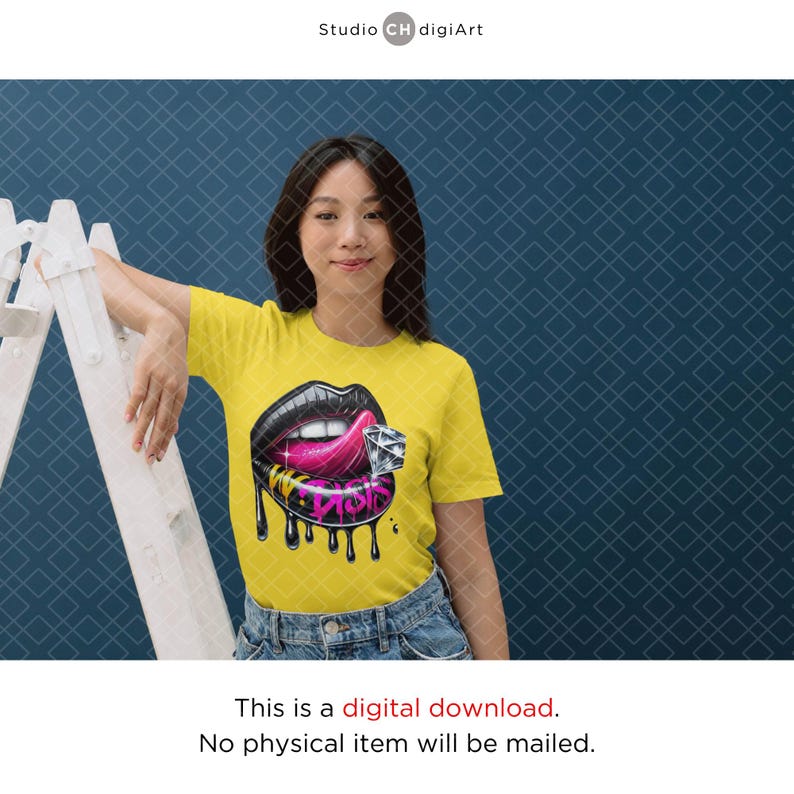 Pode incluir: Uma camiseta amarela com um gr&aacute;fico de uma boca preta e rosa com uma l&iacute;ngua rosa e um diamante. A boca est&aacute; pingando tinta preta e o texto "Drip" est&aacute; escrito em branco.