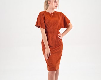 Orange Wildlederkleid mit dramatischem offenen Rücken, handgefertigtes elegantes Abendkleid mit kurzen Ärmeln, Kleid für besondere Abende