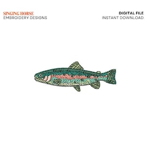 Pode incluir: Um desenho bordado de uma truta arco-íris, com tons de verde, rosa e azul. O peixe é retratado em perfil, com costuras detalhadas que criam uma aparência texturizada. O texto "SINGING HORSE EMBROIDERY DESIGNS" e "DIGITAL FILE INSTANT DOWNLOAD" também são visíveis.