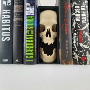 Boek hoekje schedel horrorstijl