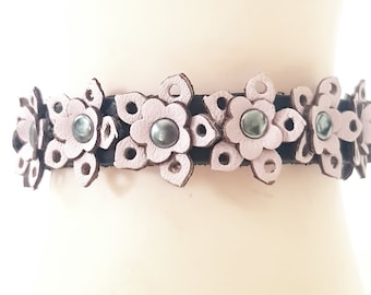 Daisy Patterned Leather Bracelet, Handcrafted Flower Jewelry, Everyday Wear, Boho Chic Gift, size, length-20 cm width-1 cm