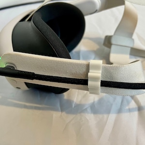 Meta Quest 3 -  Link/Charging Cable Clip