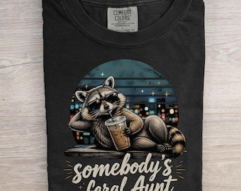 誰かの野性的な叔母さんTシャツ、面白いアライグマTシャツ、クールな叔母さんクラブギフト、叔母さん昇格妊娠発表コンフォートカラーズミームシャツ